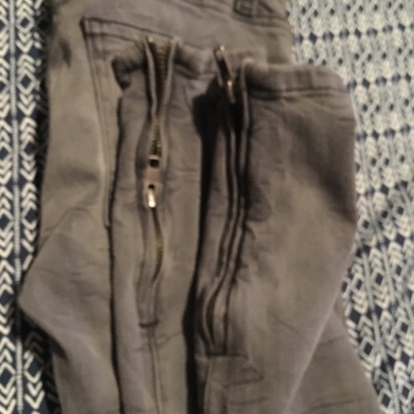 Current Elliot’s gray - Picture 3 of 4